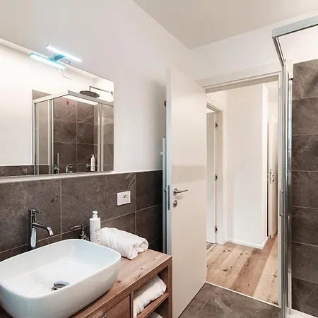 Just In Front - By Myhomeincomo Appartement *